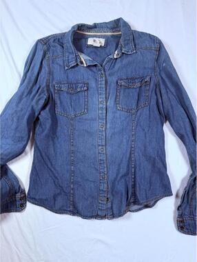 I Love H81 Women's Denim Button-Up Shirt Small